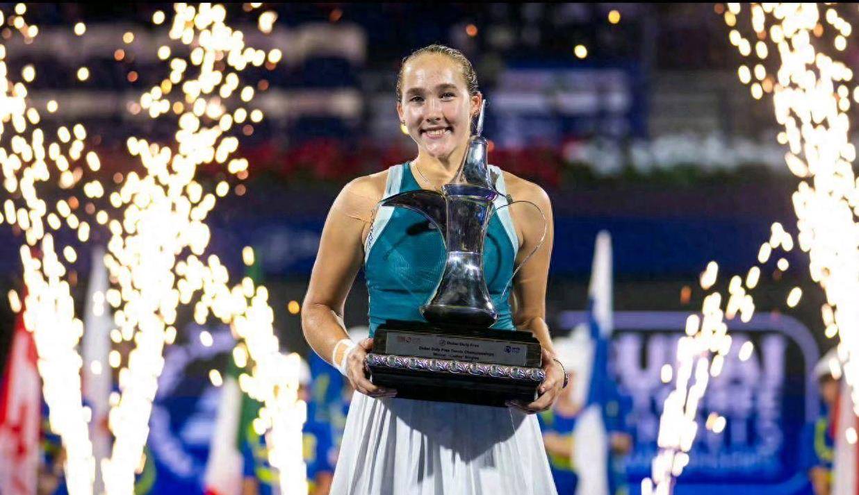 爱游戏官方网站-莎拉波娃新星险胜表现突出，G2前途光明！上演精彩一战的简单介绍-爱游戏官方网站