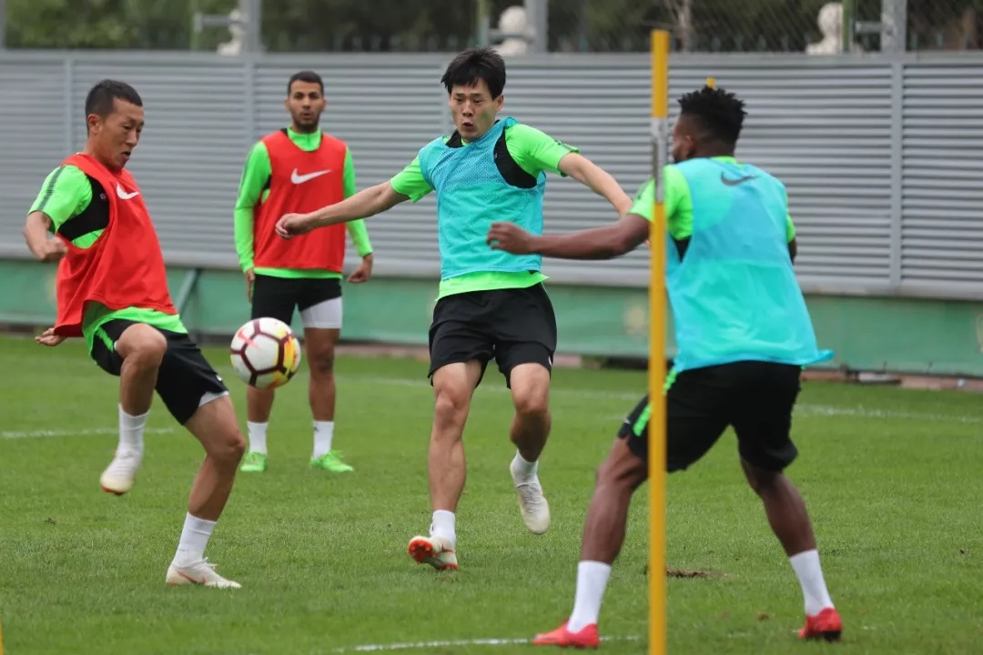 爱游戏体育-费城76人发布备战花絮，今夜外线爆发，中超任务艰巨，训练强度明显提升-爱游戏体育